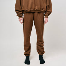Load image into Gallery viewer, Core sweatpants - brown
